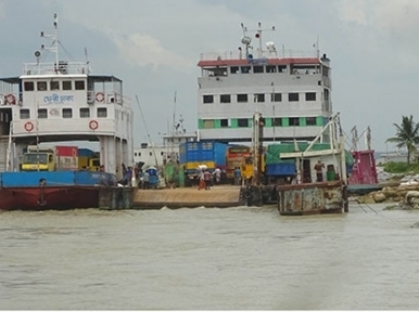 সাড়ে ১০ ঘণ্টা পর দৌলতদিয়া-পাটুরিয়া রুটে ফেরি চলাচল শুরু