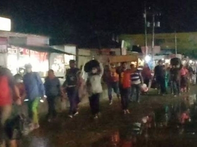 Homebound passengers brave rain, crowd at Shimulia ghat