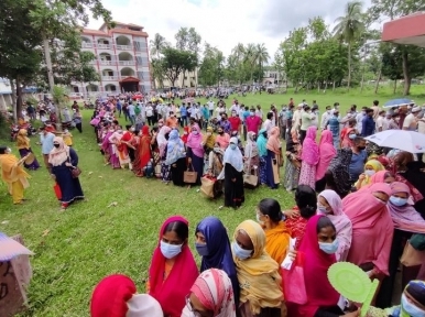 Long queues outside vaccination centres across Bangladesh