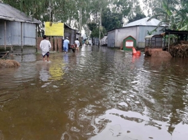 Floods as Teesta water flows over danger mark