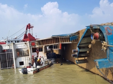 Ferry with 17 trucks overturns in Paturia