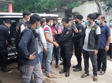 24 middlemen arrested by RAB in DMC, sentenced to one month imprisonment