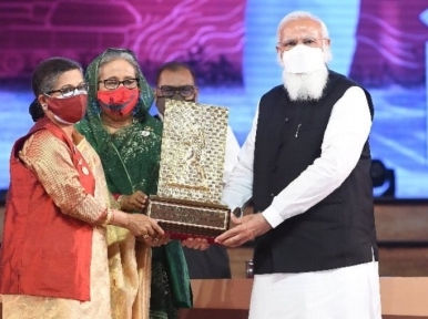 Indian PM Modi hands over Bangabandhu's Gandhi Peace Prize to PM Hasina and Sheikh Rehana