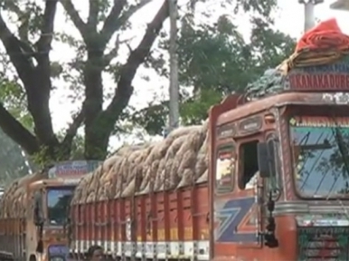 Indian onions awaiting entry at Bhomra port