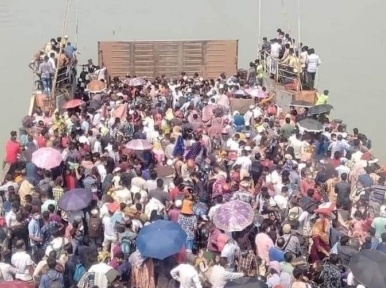 Homebound passengers crowd Daulatdia ferry ghat