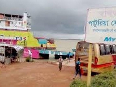 Driver killed as truck falls into river from ferry in Paturia