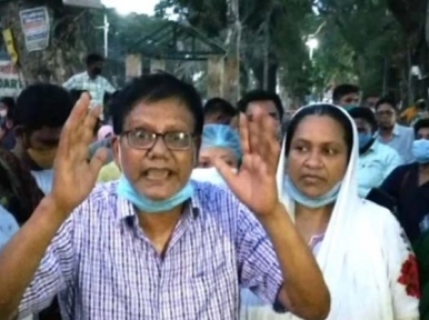Bangladeshis stranded in Petrapole stage demonstration