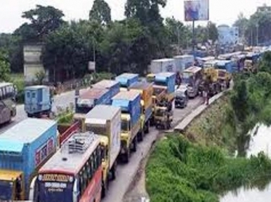 Traffic banked up for a 40 km stretch of Bangabandhu Bridge Western Highway