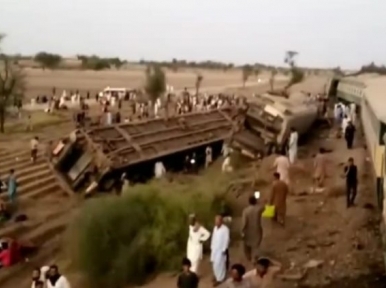 Pakistan: 30 killed, 50 injured as two passenger trains collide in Sindh