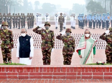 Victory Day: President-Prime Minister pay homage at the memorial with a limited number of people