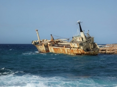 Chinese sand dredger capsizes in Taiwan Strait, 1 dies