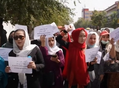 Afghan women take to the streets to protest against the Taliban