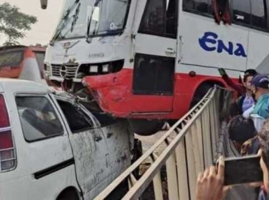 Driver nabbed as Ena Poribahan bus jumps divider, crashes into microbus in Dhaka