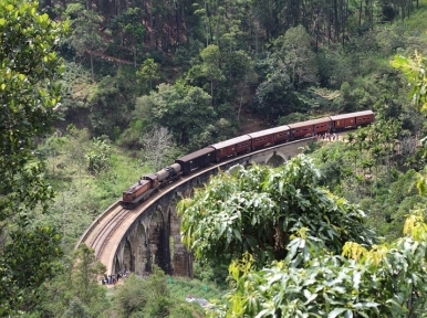 Sri Lanka: Engine drivers decide to boycott operating China-made railway carriages