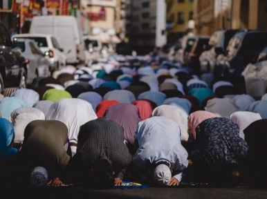 Ramadan: Month of fasting begins