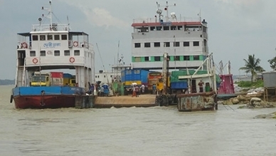 After 10 and a half hours, ferry starts plying on Daulatdia-Paturia route