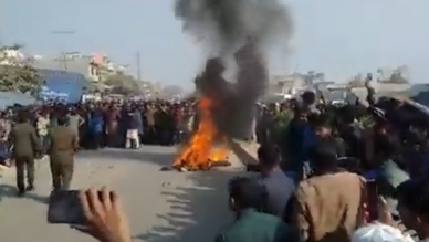 Pakistan: Mob in Sialkot burns to death Sri Lankan factory manager on blasphemy charge