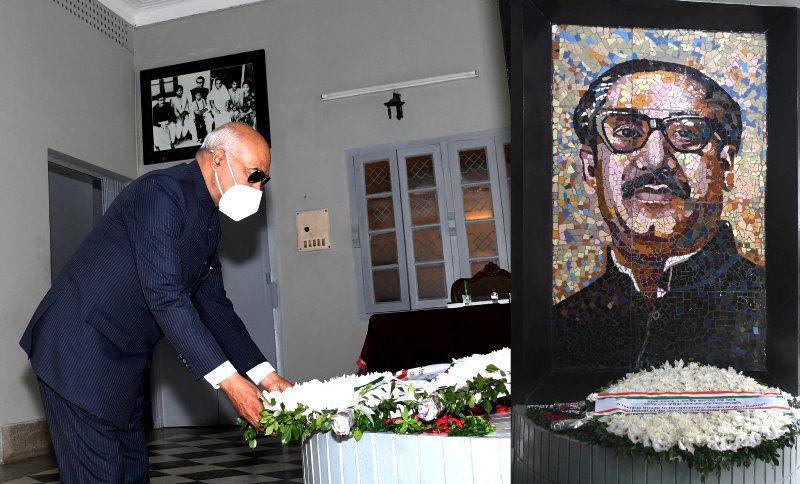 Indian President Kovind pays homage to portrait of Bangabandhu