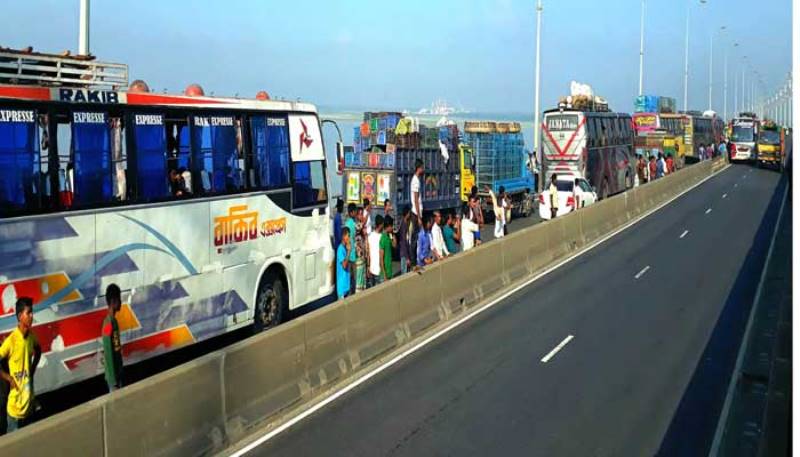 25,000 vehicles cross the Bangabandhu Bridge in 24 hours