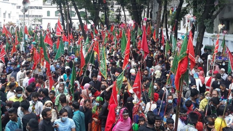 Tajia: Shia community flout Covid-19 guidelines, take out procession in Dhaka on holy Ashura Tajia: Shia community flout Covid-19 guidelines, take out procession in Dhaka on holy Ashura