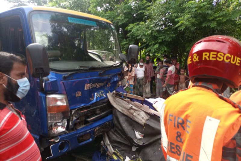6 passengers of easybike killed in collision with pickup van in Bagerhat