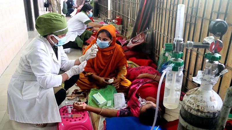 Patients, relatives panic as oxygen crisis hits Pabna amid swelling Covid-19 cases