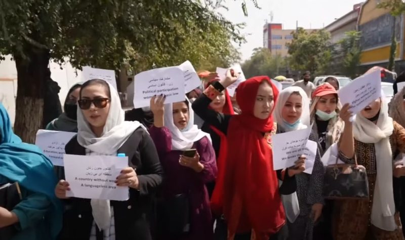 Afghan women take to the streets to protest against the Taliban