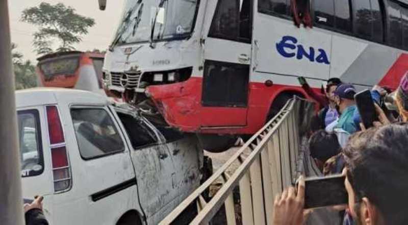 Driver nabbed as Ena Poribahan bus jumps divider, crashes into microbus in Dhaka