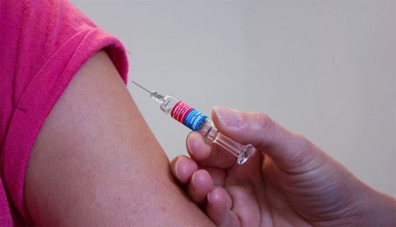 Kushtia: Thousands stand on line to get COVID-19 vaccine jab Kushtia: Thousands stand on line to get COVID-19 vaccine jab