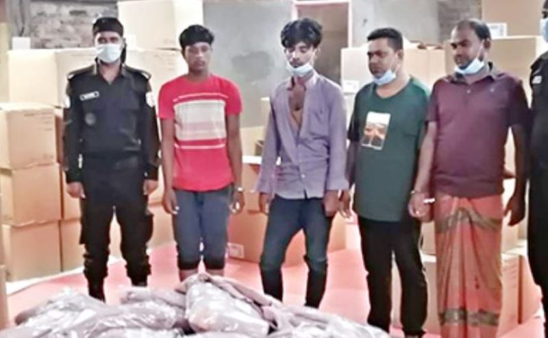 Seven members of syndicate involved in stealing of garments arrested