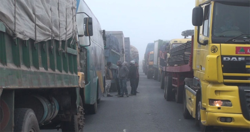 40 km traffic jam on both sides of Bangabandhu Bridge 40 km traffic jam on both sides of Bangabandhu Bridge