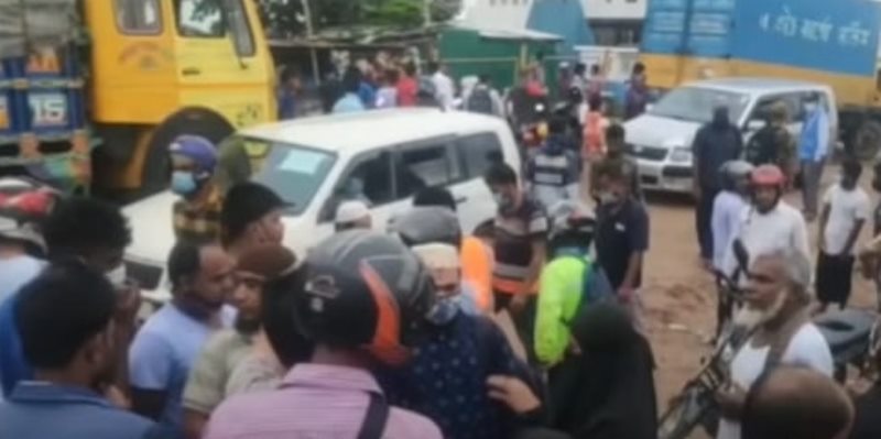 Dhaka-bound passengers overcrowd Shimulia Ghat on the Padma