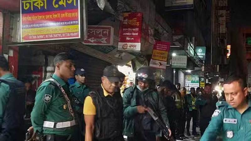 সারাদেশে বিশেষ অভিযানে গ্রেফতার ১৩৫৬ সারাদেশে বিশেষ অভিযানে গ্রেফতার ১৩৫৬