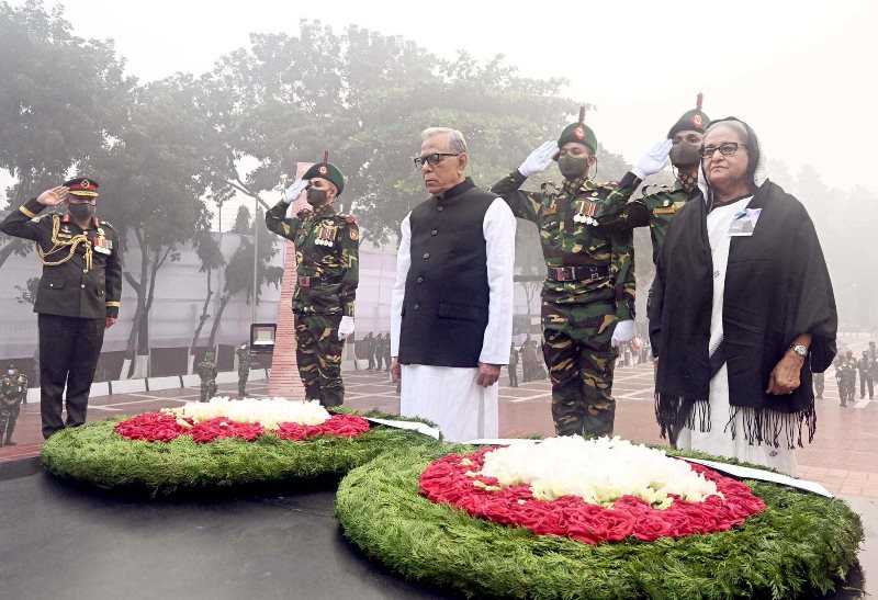 President, Prime Minister pay tribute to martyred intellectuals