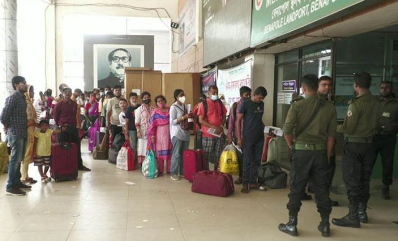 Two and a half lakh Bangladeshis travelled to India in one year Two and a half lakh Bangladeshis travelled to India in one year