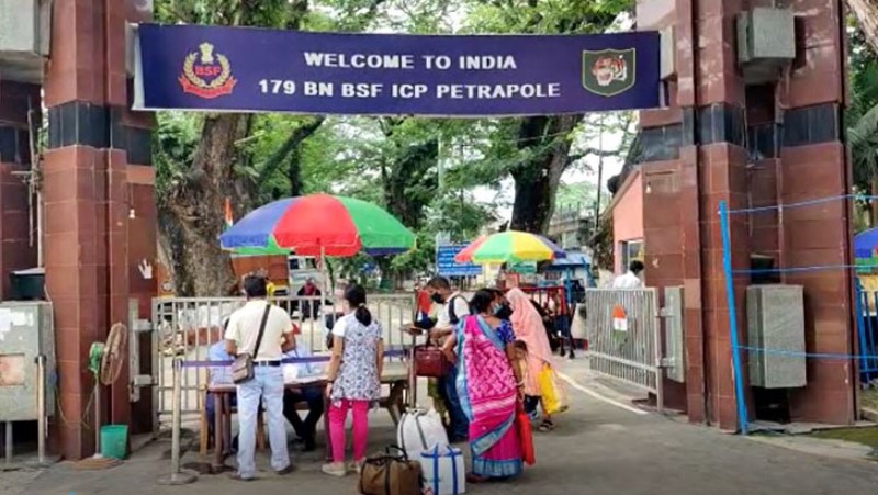 Number of travellers through Benapole decreases Number of travellers through Benapole decreases