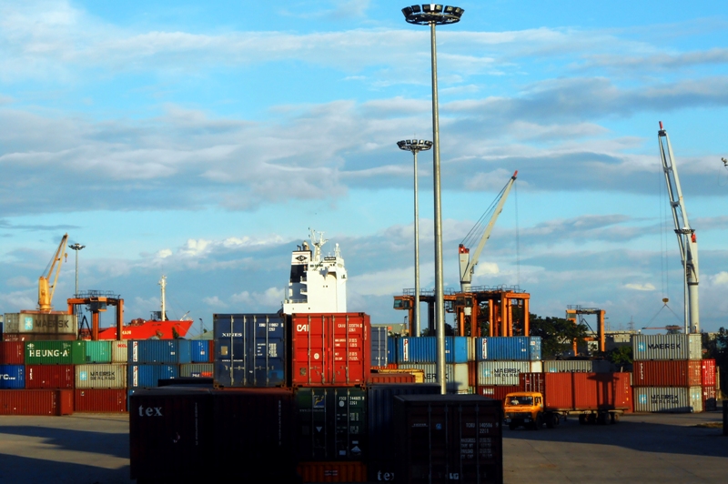 Chittagong port witnesses drop in import-export in October
