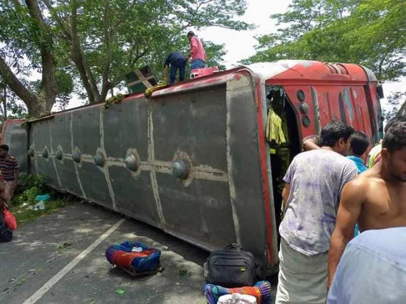 At least 8 killed, several injured in road mishap in Gopalganj