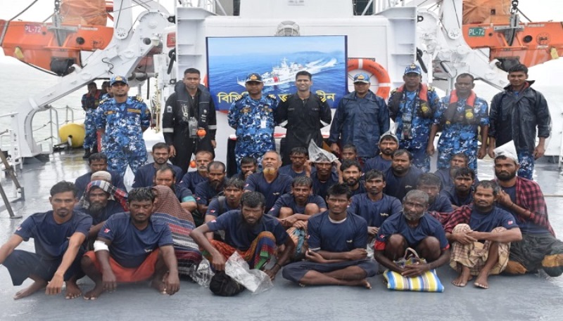 Indian Coast Guard rescues 32 Bangladeshi fishermen from rough sea