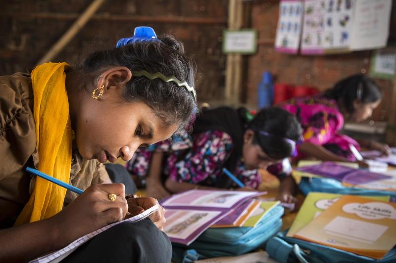 10,000 Rohingya children under new curriculum