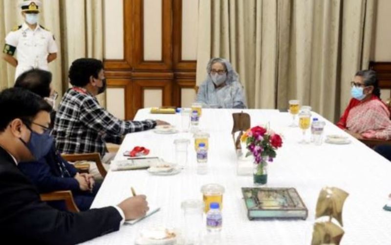 Filmmaker Goutam Ghose meets PM Sheikh Hasina Filmmaker Goutam Ghose meets PM Sheikh Hasina