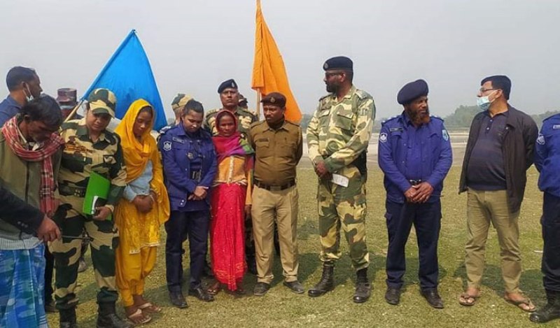 Indian girl who crossed border for love, escorted back home