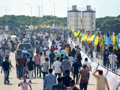 People celebrating 3rd Shitalakkhya Bridge's opening