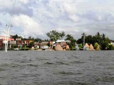 Water of 6 rivers in Barishal flowing above danger mark, lower areas flooded
