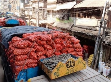 Khatunganj wholesale market suffering due to lack of buyers