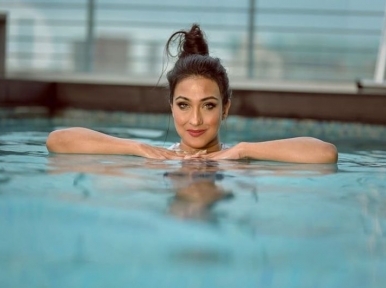 Actress Rituparna Sengupta returns to India through Benapole