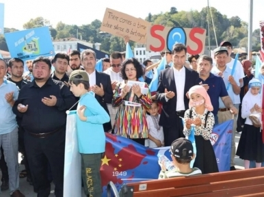 Turkey: Uyghurs stage protest against 'Chinese Occupation' on 73rd National Day