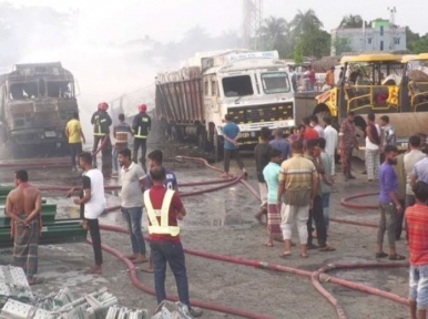 5 Indian trucks carrying bleaching powder catch fire in Benapole
