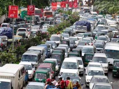 People in Dhaka frustrated due to heat and traffic