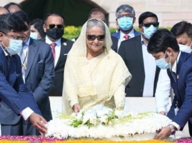 Sheikh Hasina pays tribute to Mahatma Gandhi at Rajghat